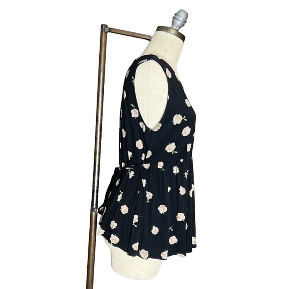 Uniqlo Rose Print Peplum Top size L - Picture 5 of 15